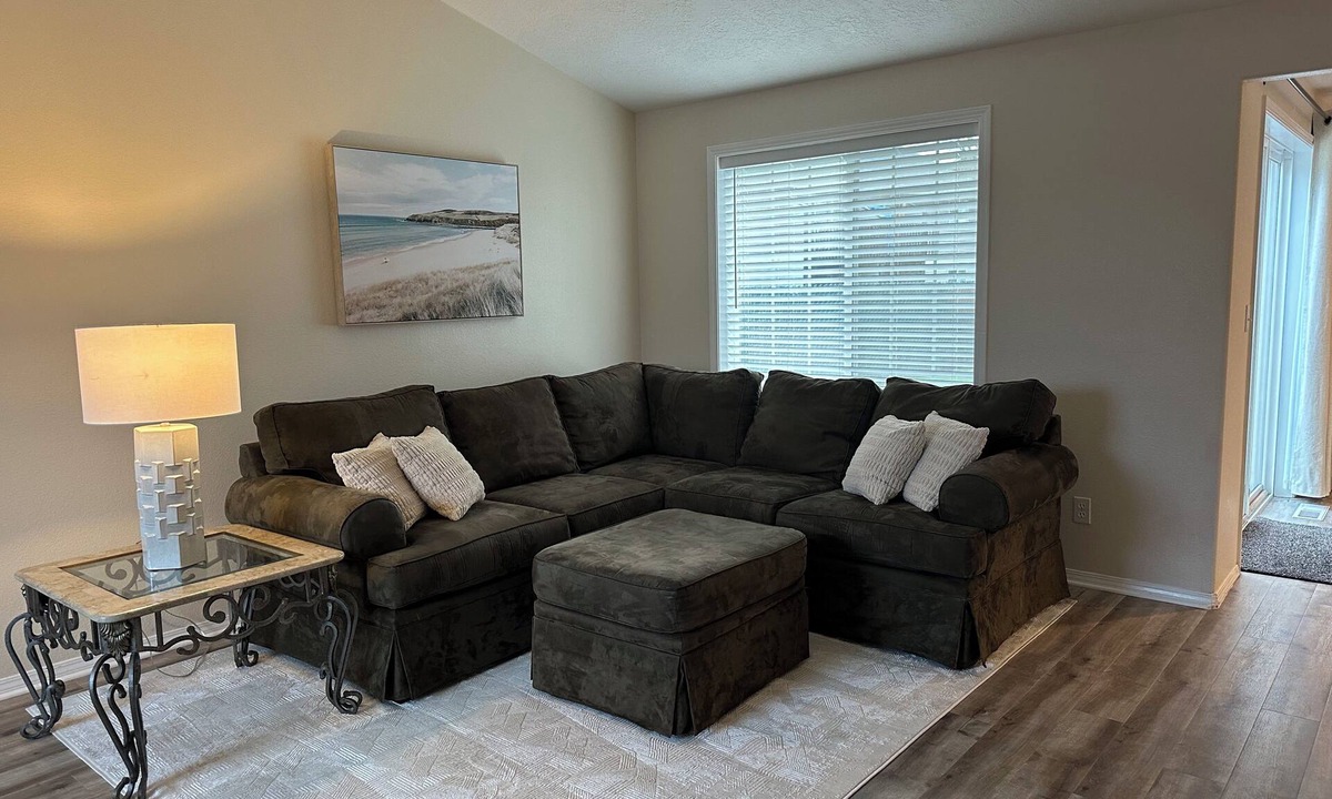 Keizer House | Kozy Keizer Getaway with Fireplace