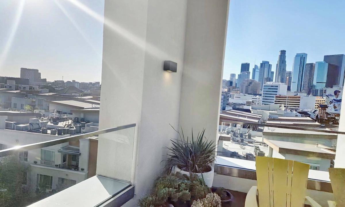Little Tokyo Apartment | LA Escape: Stylish 2BR King Suite in Vibrant Little Tokyo