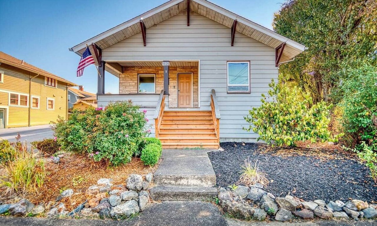 Albany Apartment | La Maison | 2BR Albany Apt | King Bed & Breakfast