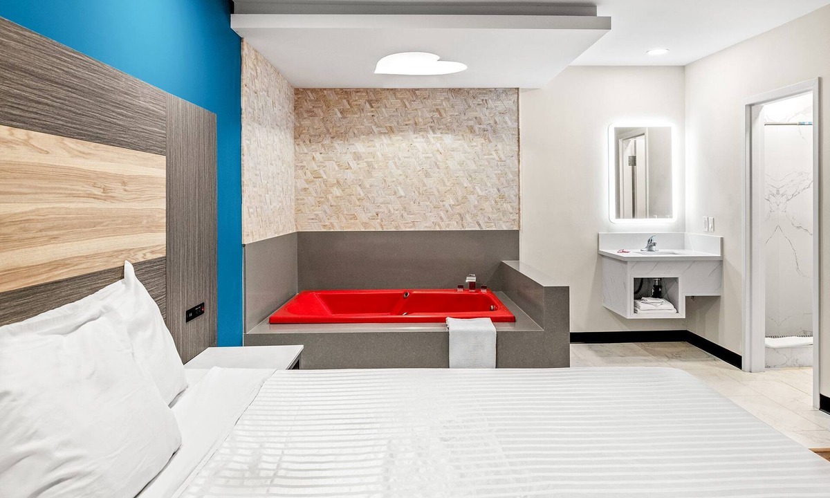 South Wrigley Hotel | La Mirage Inn - Long Beach