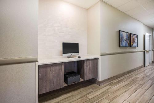 Newport Hotel | La Quinta by Wyndham Newport