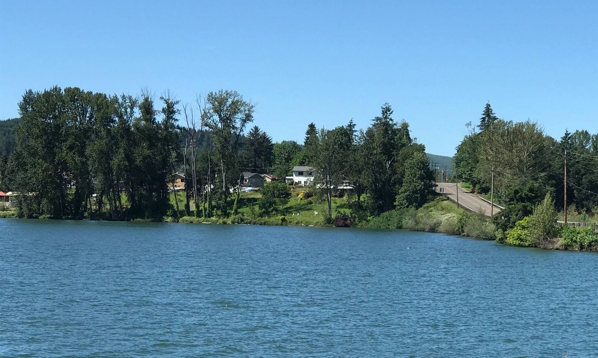 Lowell House | Lake Front - incredible views of Dexter Lake and only 22 minutes to U of O!