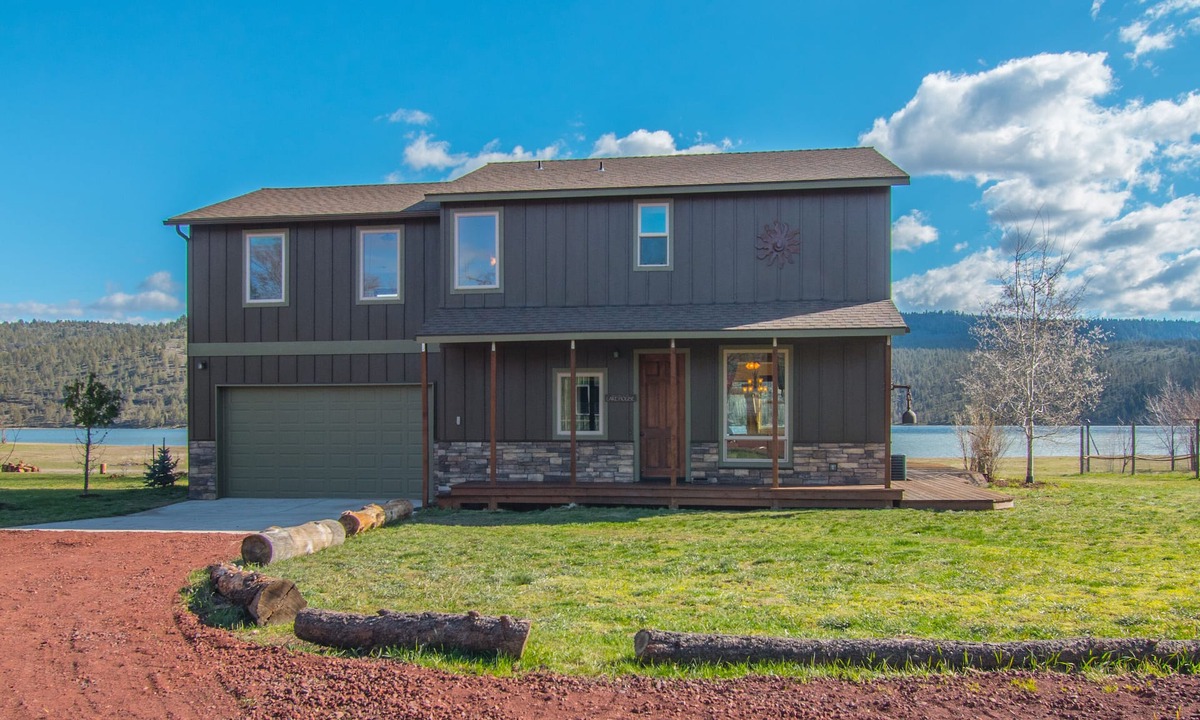Prineville House | Lake House with Private Dock-Sleeps 8