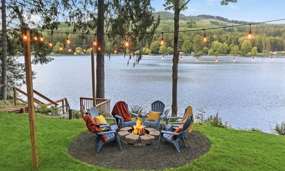 West Hills House | Lakefront-Hot Tub, 2 Kitchens, Kayaks, Game Room