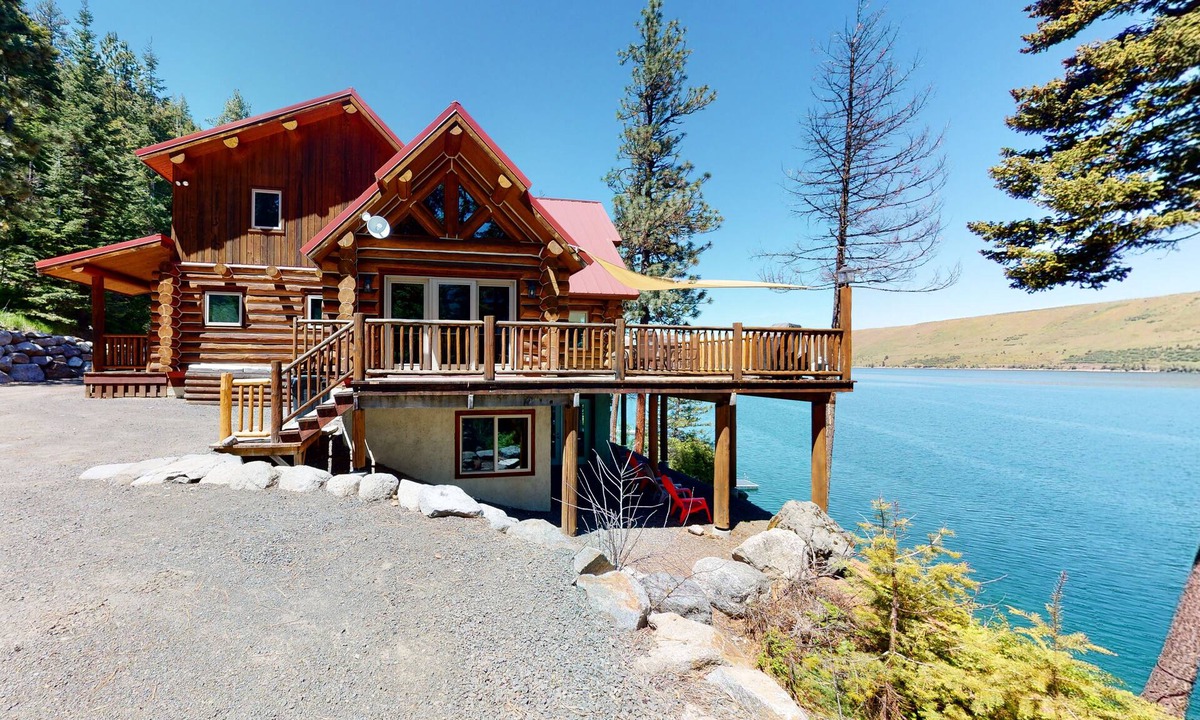 Wallowa County House | Lakefront lodge with amazing view, private dock, rec room - dog-friendly