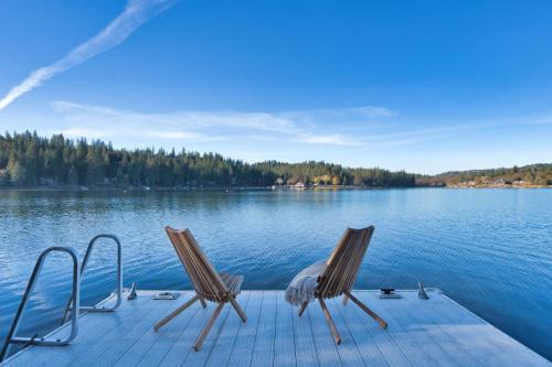 Groveland Villa | Lakefront Villa with 180 degree view private dock and boats