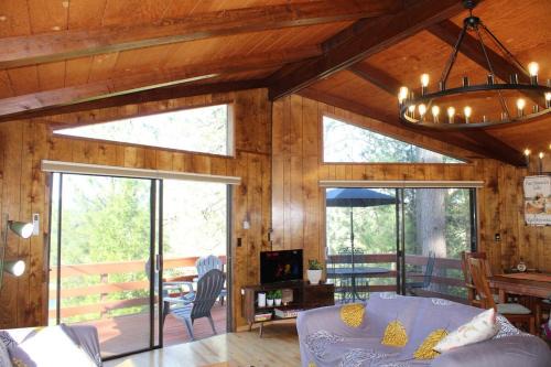 Groveland Villa | Lakeview Yosemite 3B2b Private House - Panoramic Sauna - Seasonal Hot Tub Jacuzzi