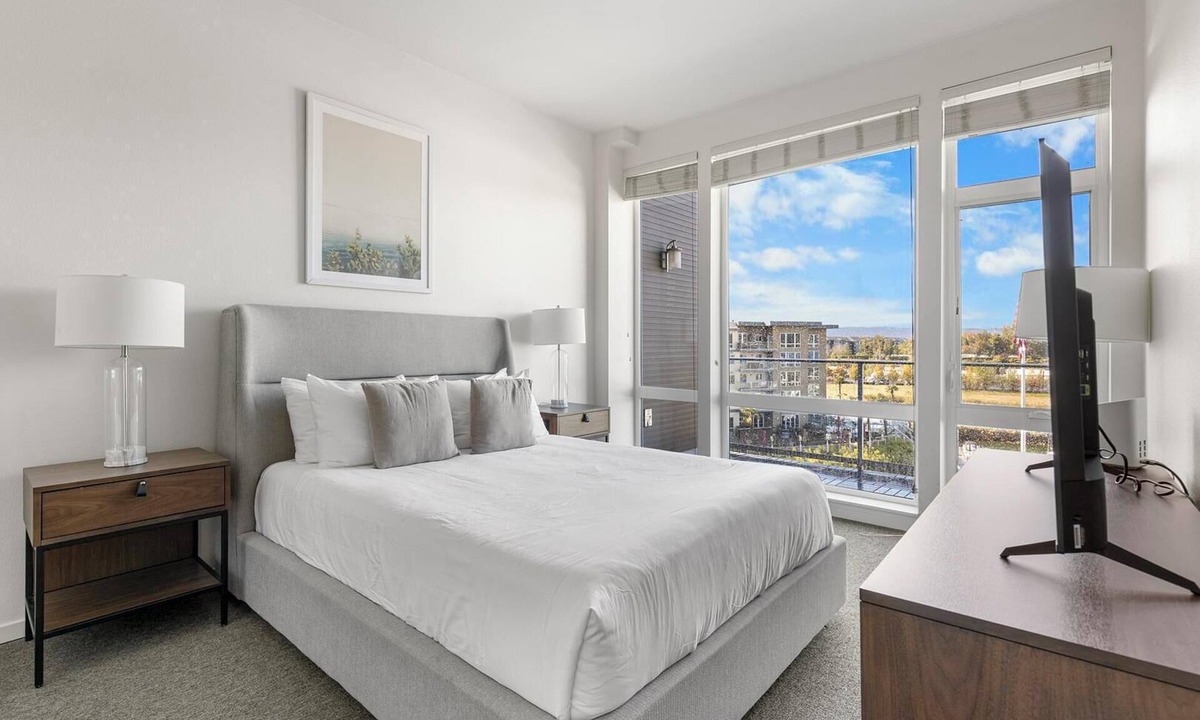 Hayden Island Apartment | Landing | Amazing 1BD, Gym, Clubhouse