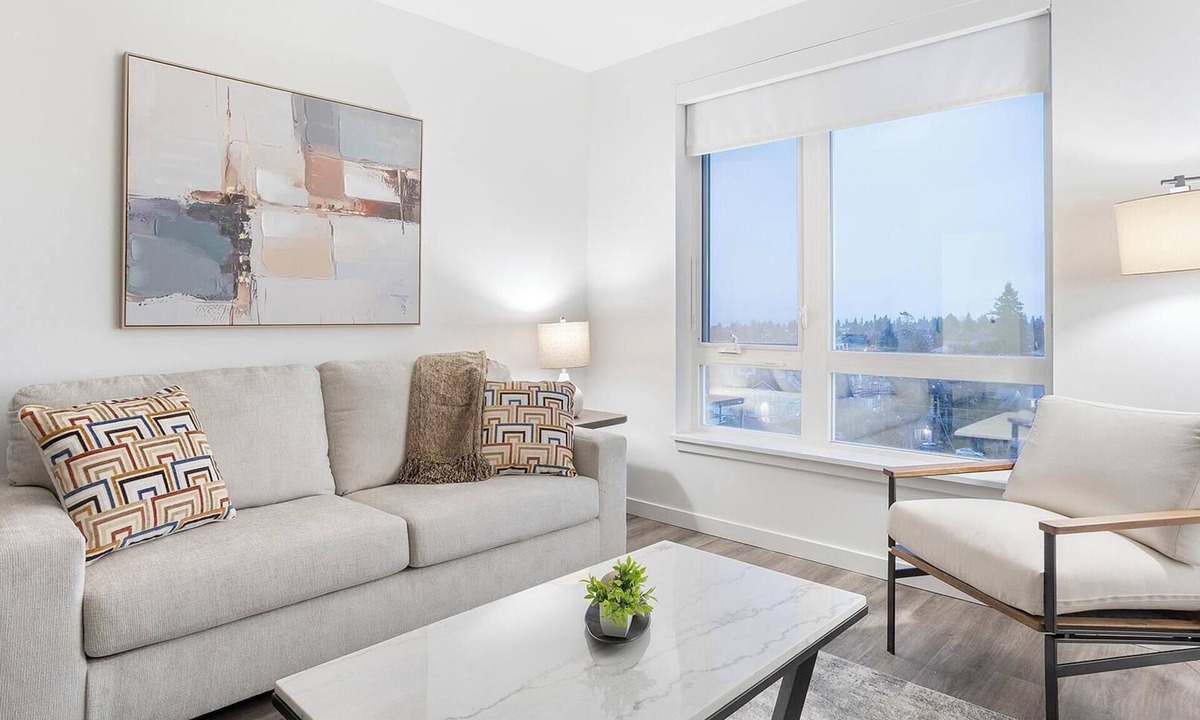 Crown Hill Apartment | Landing | Amazing 1BD, Gym