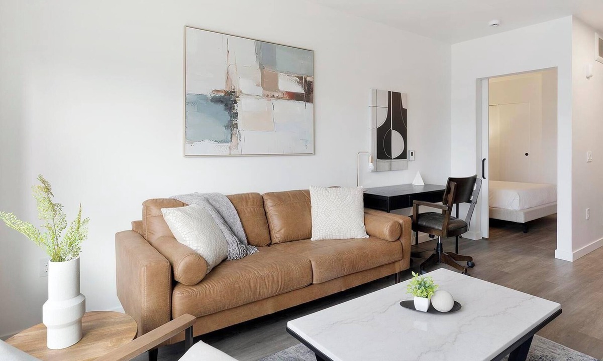 Crown Hill Apartment | Landing | Beautiful 1BD, Gym