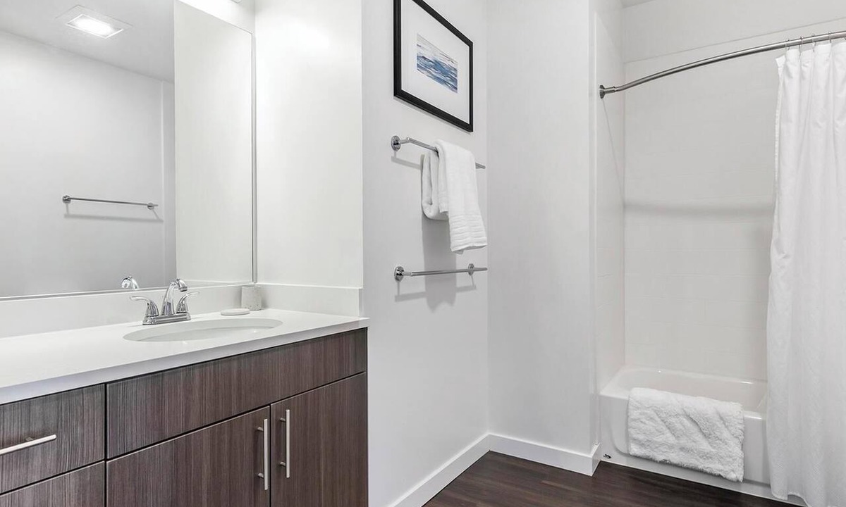 People's Freeway Apartment | Landing | Incredible 1BD, Yoga Studio, Courtyard