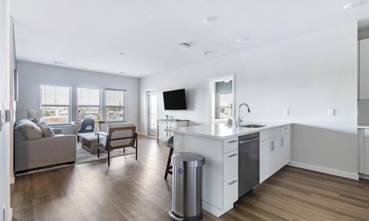 Santa Rosa Apartment | Landing | Modern 1BD, Clubhouse, Gym