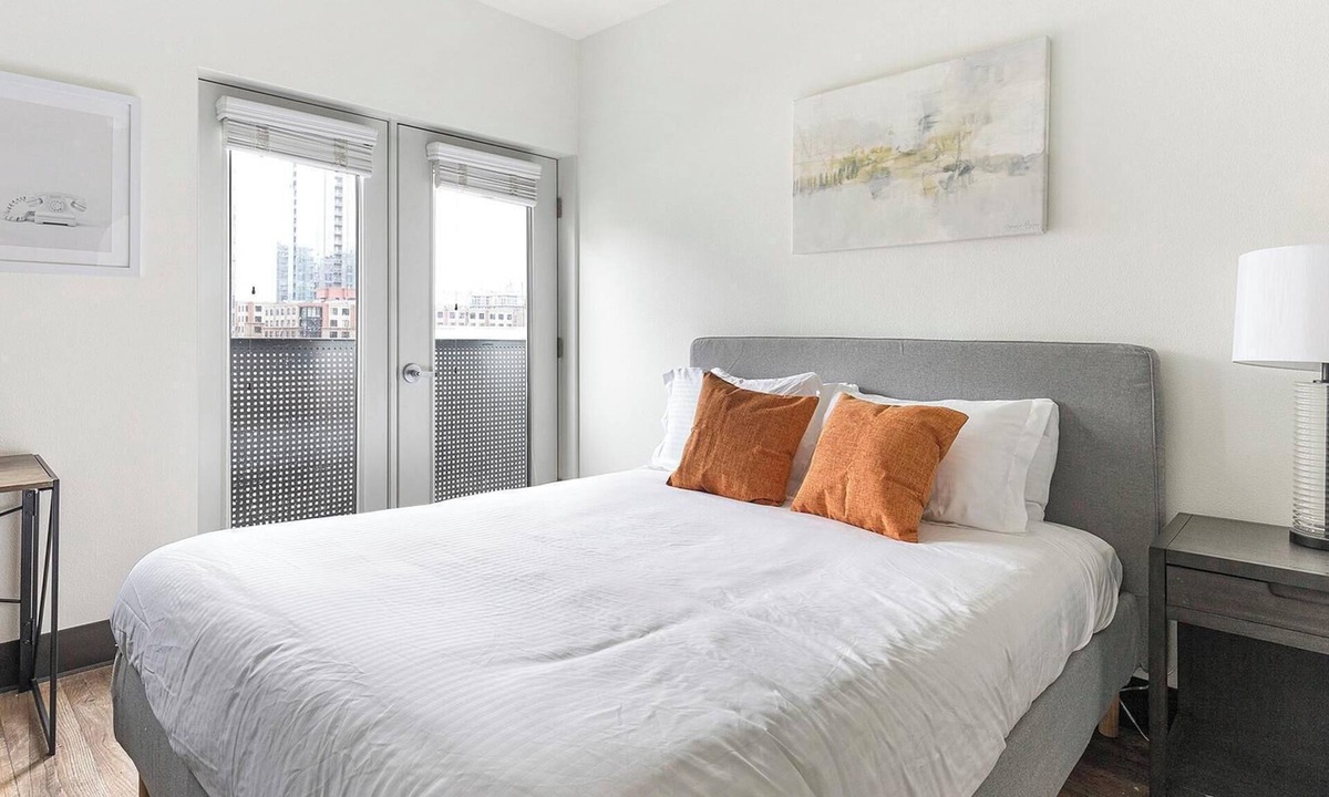 Pearl District Apartment | Landing | Spectacular Studio, Courtyard, Gym