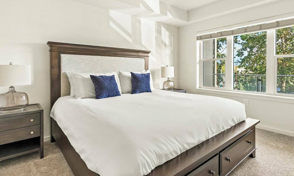 Hayden Island Apartment | Landing | Stylish 1BD, Gym, Clubhouse