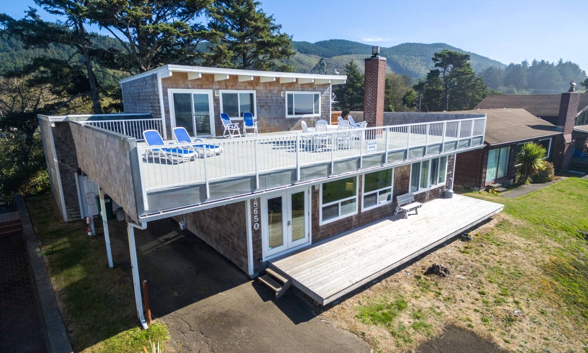 Rockaway Beach House | Large Deck at this Oceanfront home with Views of Twin Rocks, Beach and Lake