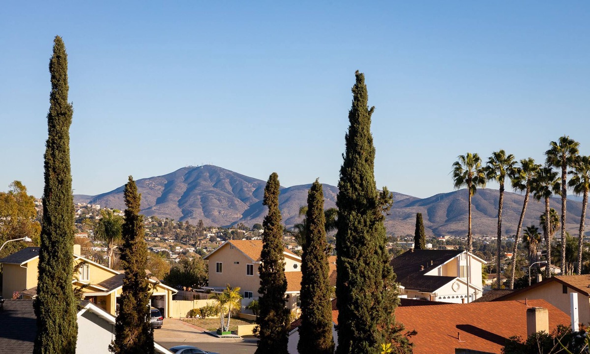 La Presa House | Large family home with pool, barbecue and mountain views!