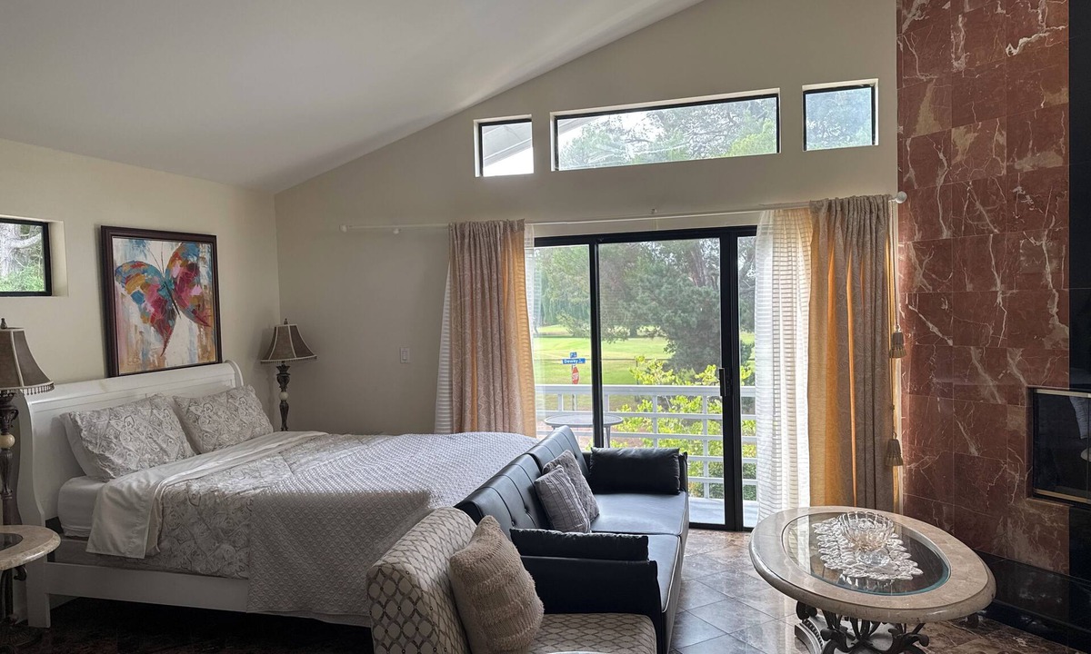 Sunset Park Apartment | Large luxury studio with view in of golf course ,