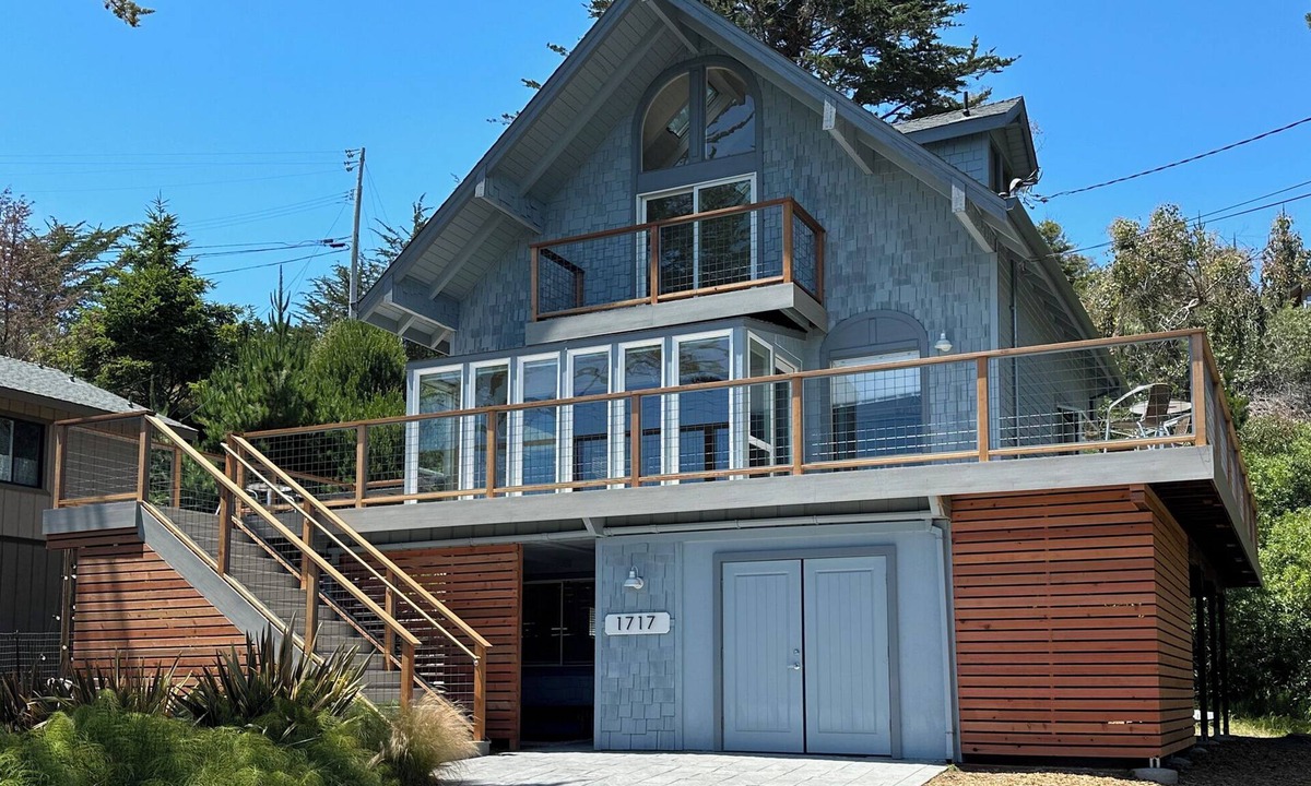 Bodega Bay House | Las Brisas-newly renovated with magnificent view of harbor and Point Reyes.
