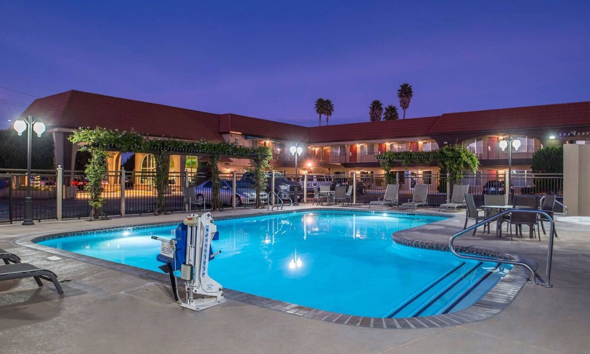 Salinas Hotel | Laurel Inn Motel