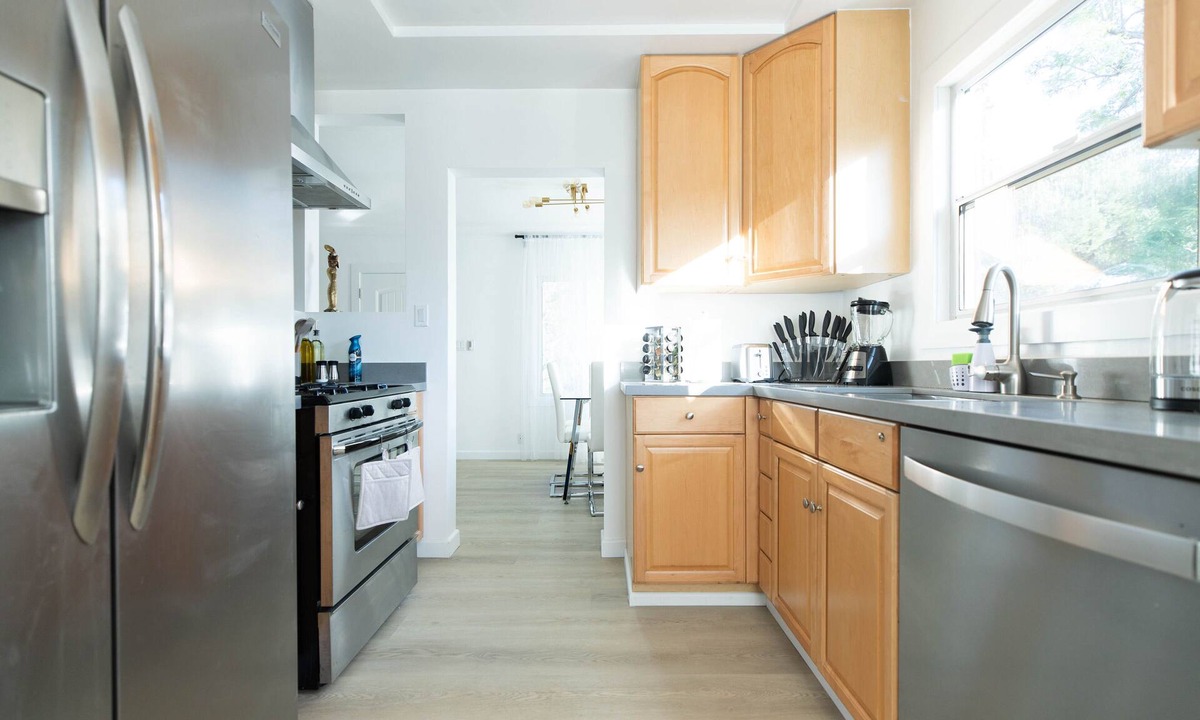 Burbank House | Lavish 3BD House near Universal, w/Heated Pool and Tub
