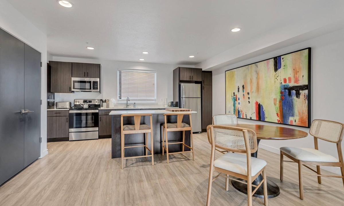 Downtown Salt Lake City House | LCF- Downtown Salt Lake City Townhome - King + Queen + Sofa - 2.5 Baths - Garage