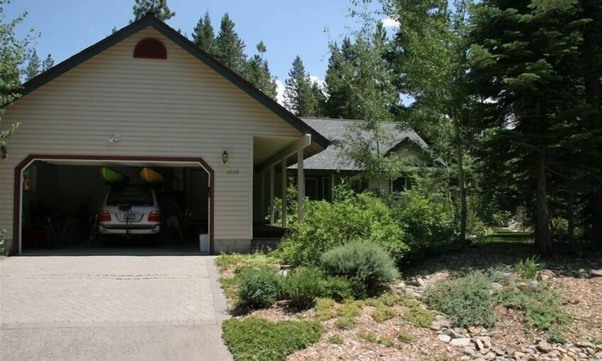North Upper Truckee House | Light filled Mountain Retreat. Permit# 074522