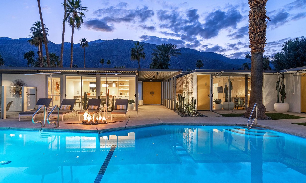 Warm Sands Hotel | Limon Palm Springs