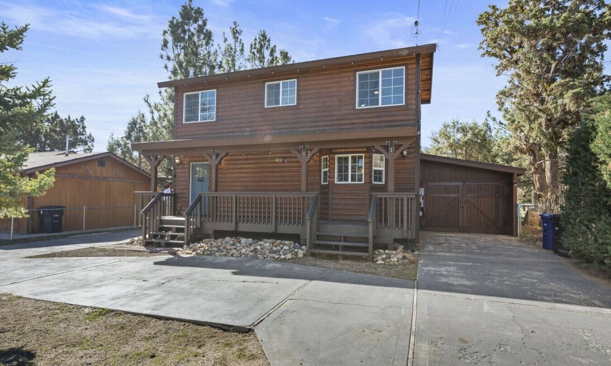 Woodlands House | Lincoln Log Cabin | Renovated | Near Attractions