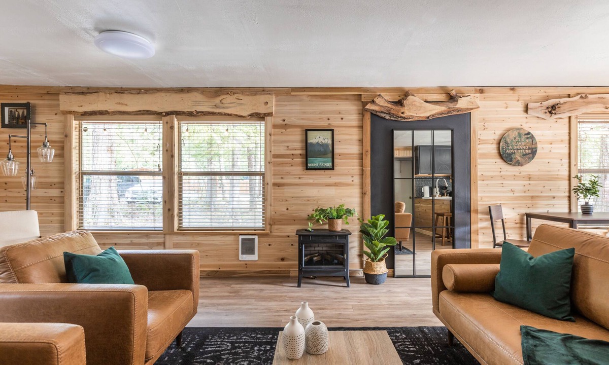 Packwood Cabin | Little Elk Cabin ~ Hot Tub, Ski, Relax!