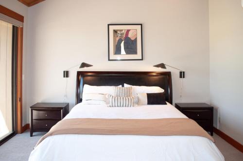 Black Butte Ranch House | Lodge Room 015