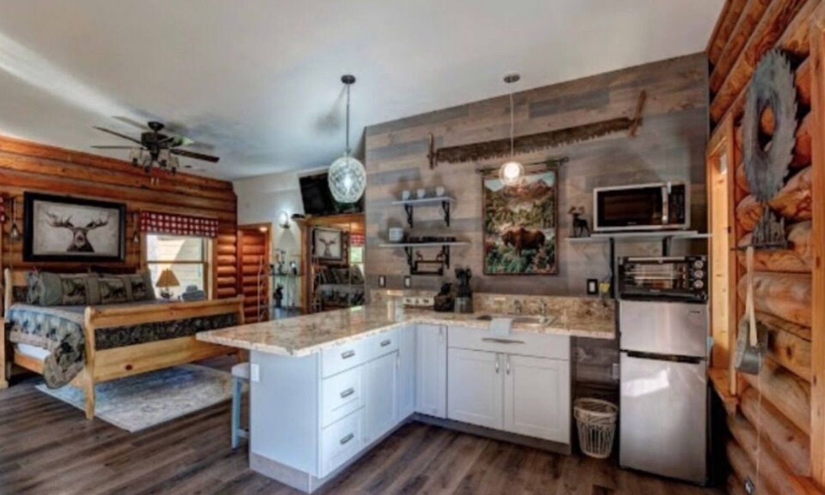Shasta Lake Apartment | Log Cabin in Redding, CA *Great Reviews*