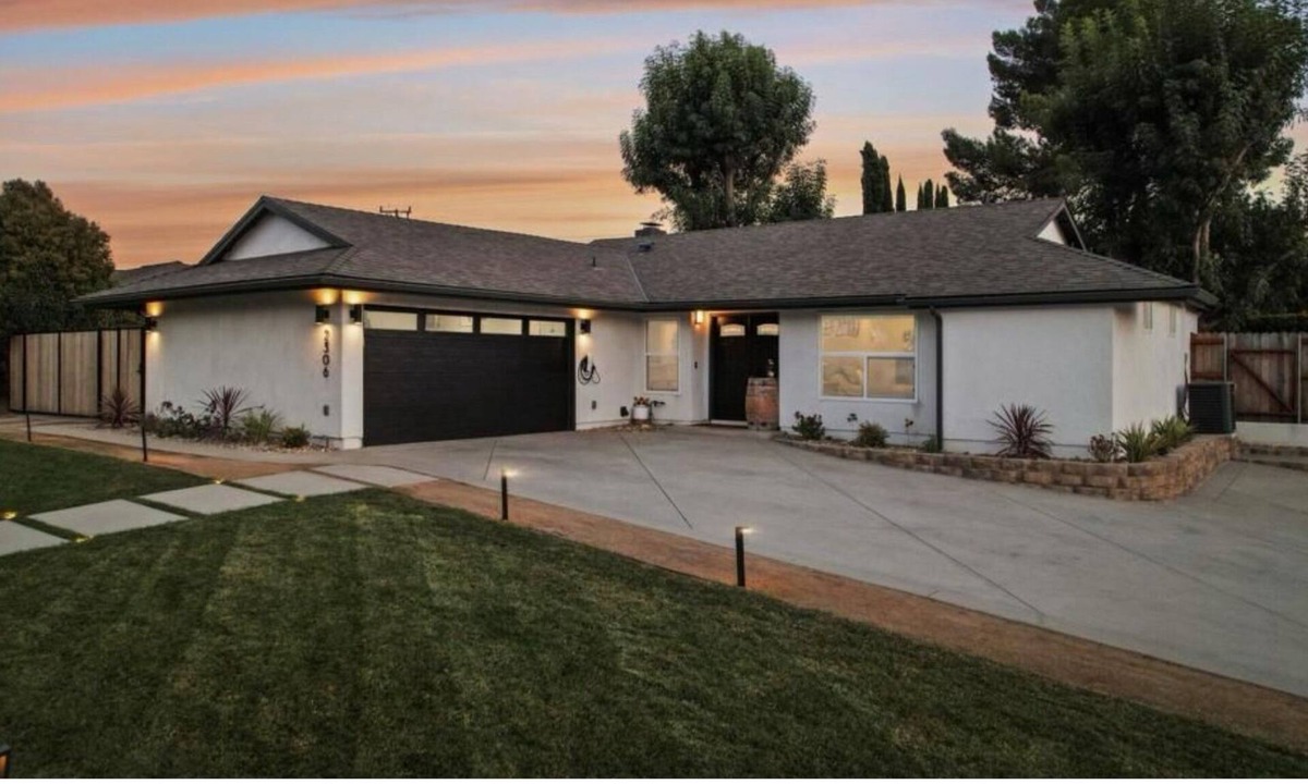 Thousand Oaks House | Lotus Moon Spa House - enjoy a peaceful stay in Thousand Oaks with spa and sauna