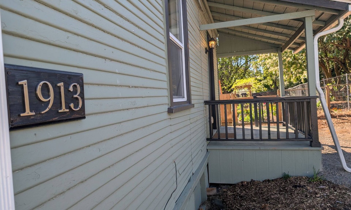 Hilltop House | Lovely 2-bedroom house in quaint Tacoma perfect for your getaway
