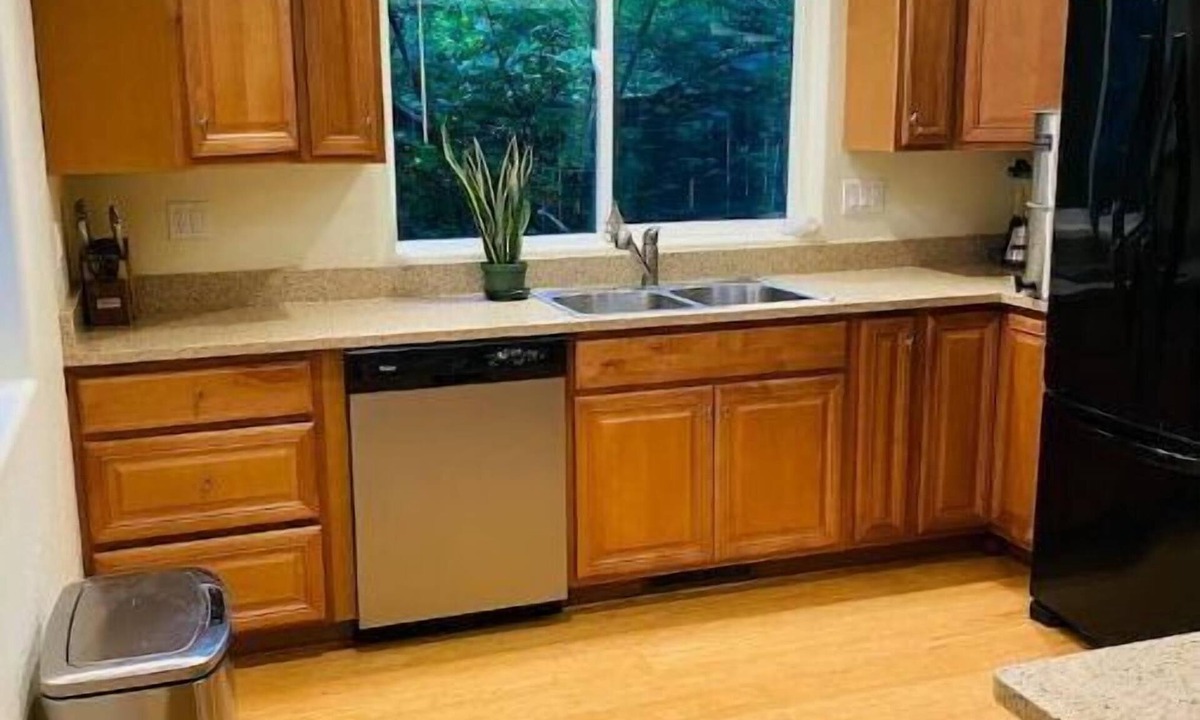 Redway House | Lovely 2 bedroom redwood river retreat.