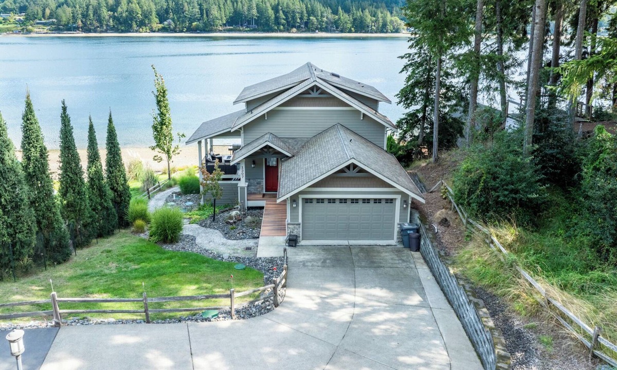 Lakebay House | Lovely 3 Bedroom Large Beachfront Home on Safe Private Island with Amazing Views