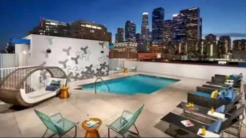 Historic Core Apartment | Lovely 3BR Apt With Balcony And Rooftop Pool Plus Views