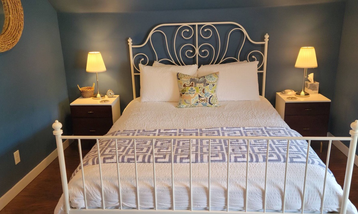 Fairmount Park Apartment | Luna Park Upper - Excellent West Seattle Location!