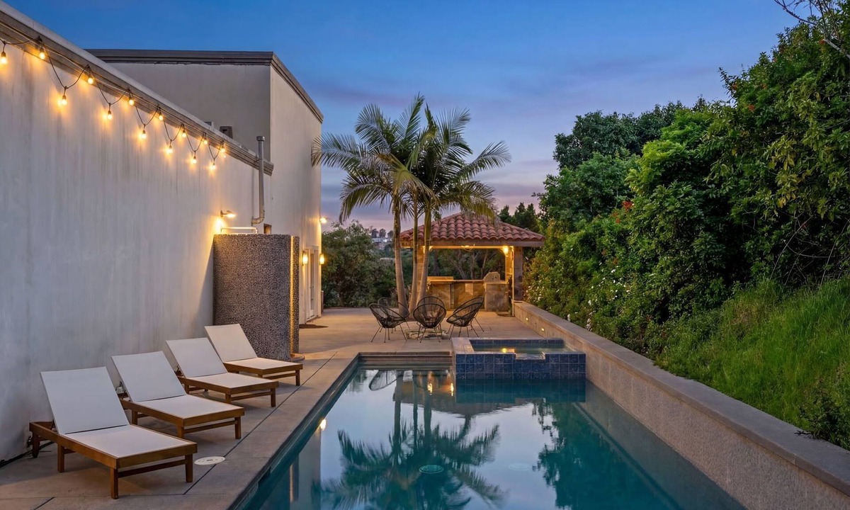 Hidden Valley House | Lux 4-bedroom home with AC, pool&spa, roofdeck in beautiful La Jolla