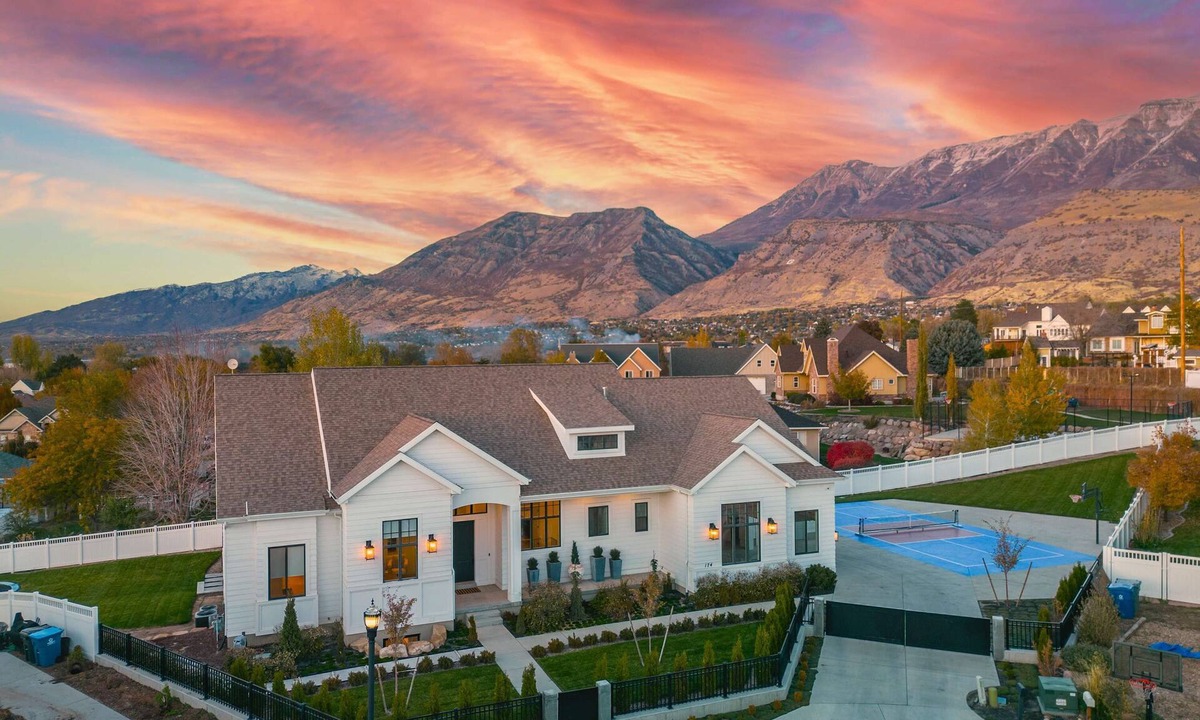 Lindon House | Luxe Group Retreat with Spa + Gym + Pickleball