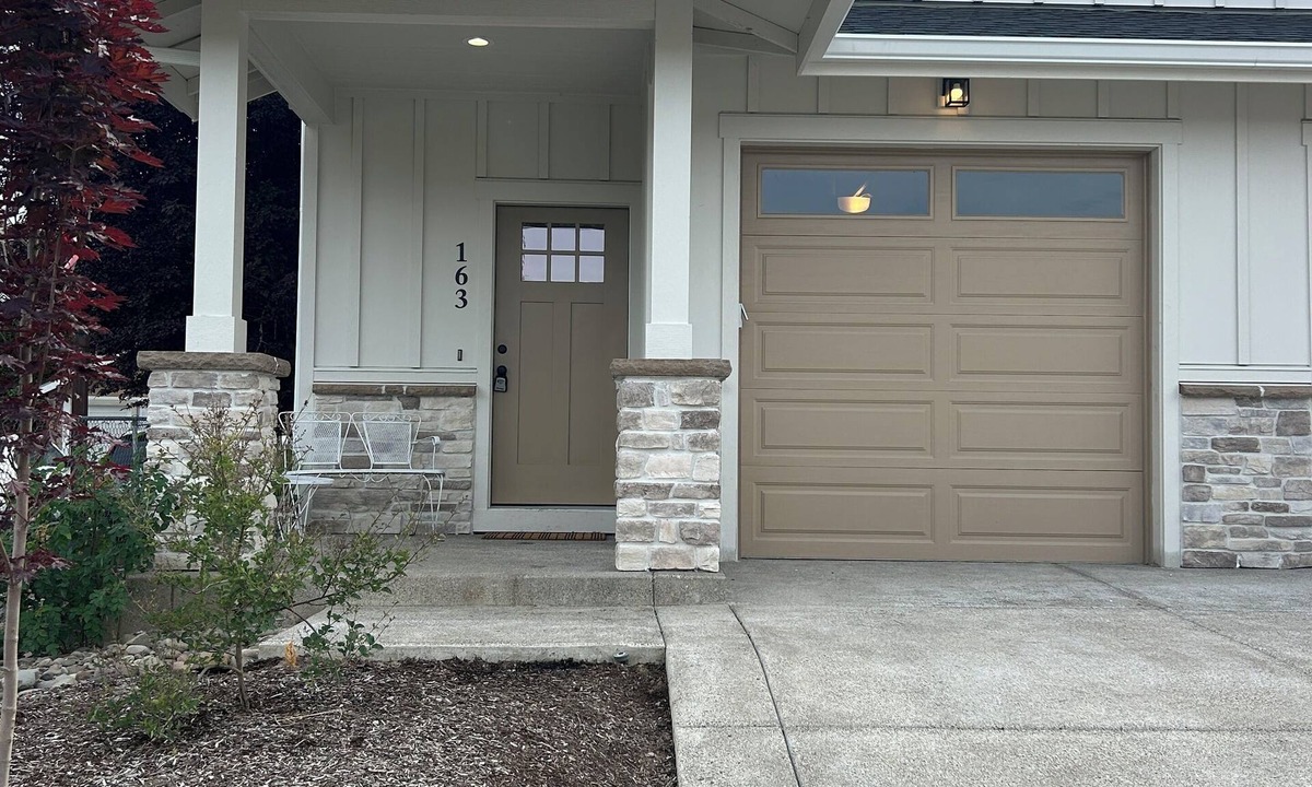 West Salem House | Luxurious 3-bedroom brand new home in excellent Salem, Oregon