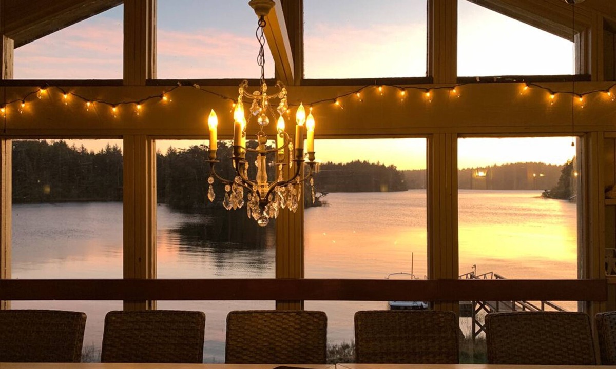 Langlois House | Luxurious Lake-Front Home with kayaks, SUPS, boat dock, hot tub, pool table.