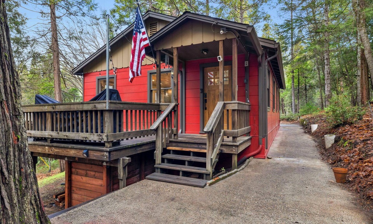 Twain Harte Cabin | Luxury 2-bedroom remodeled cabin in charming Twain Harte. Relax & rejuvenate!