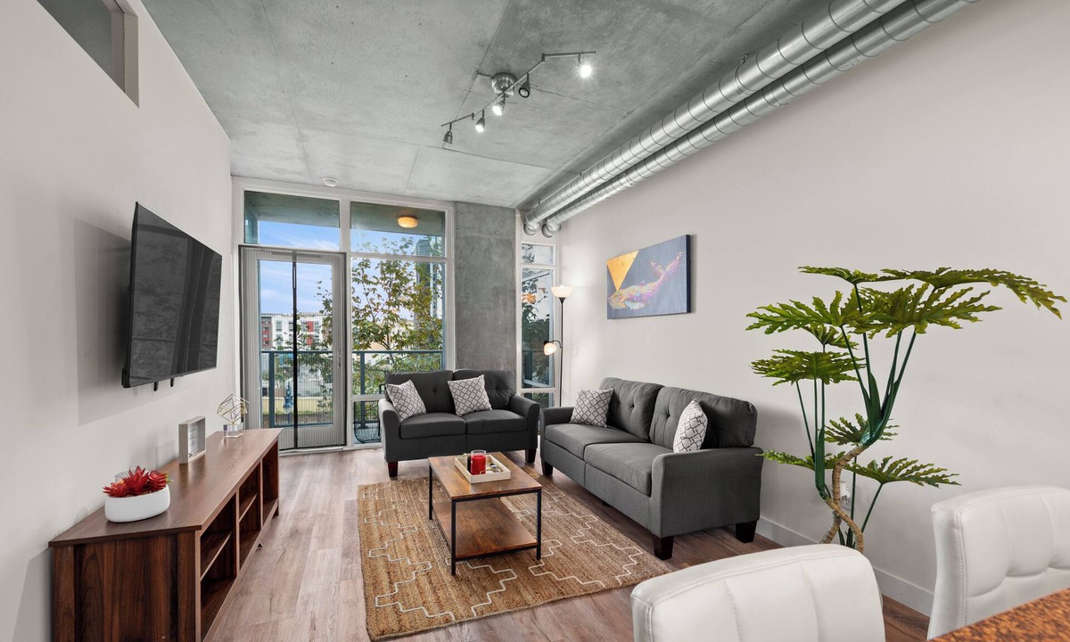 East Village Condo | Luxury 2BR Downtown - Parking & Rooftop & Hot Tub