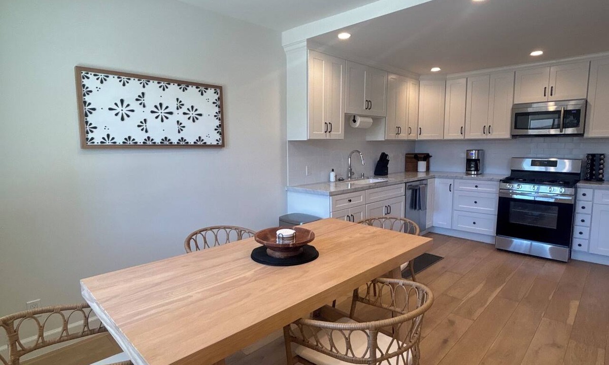 Eastern Malibu Apartment | Luxury Coastal Malibu Retreat + Free Parking!