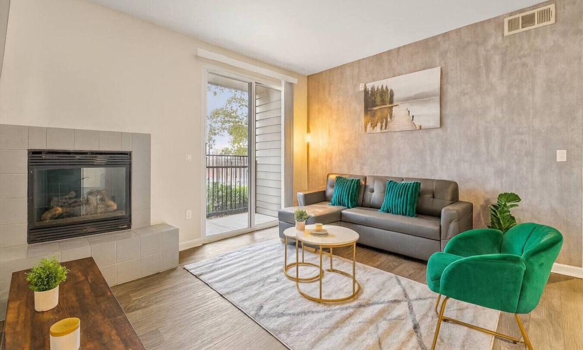Sparks Apartment | Luxury King Suite by the Lake - Entire Place
