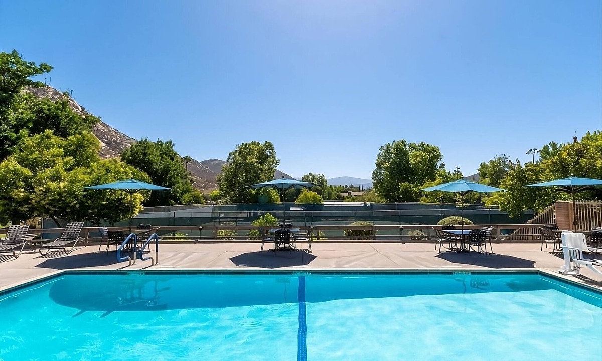 San Diego Country Estates Hotel | Luxury Living in the Heart of Ramona! Full Kitchen, Free Parking & Pool!