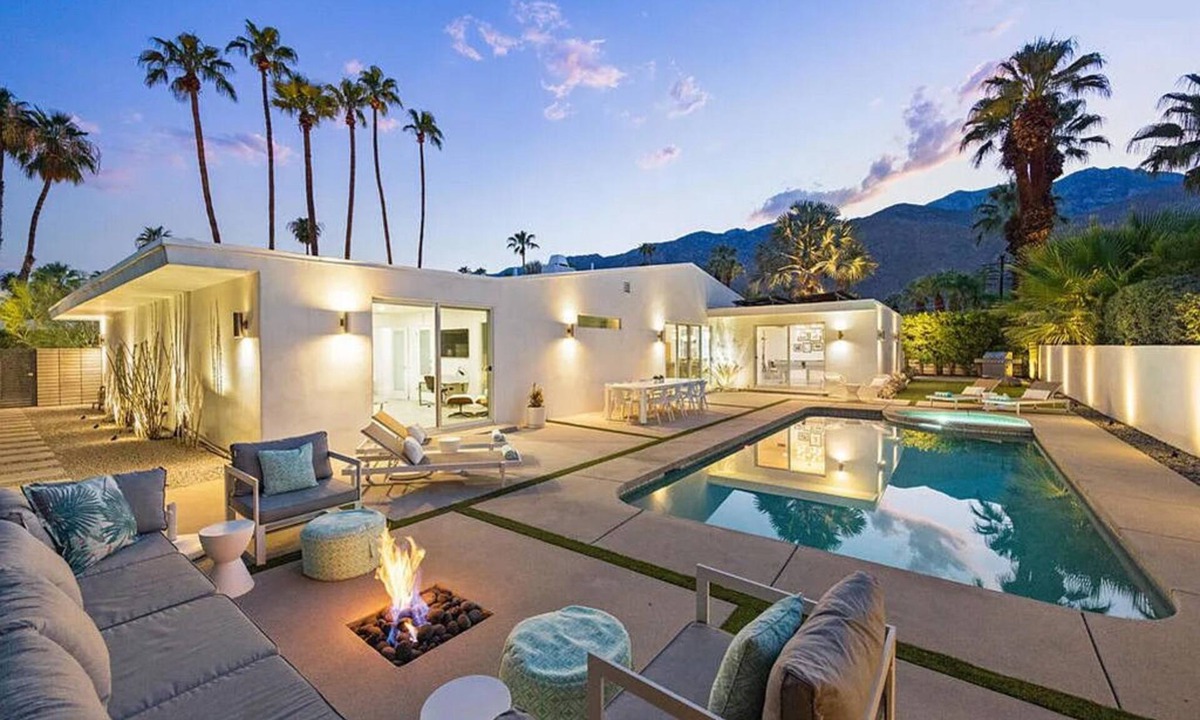Twin Palms House | Luxury Mid-Mod in Twin Palms, Large Salt Water Pool & Spa, Pool Table, Location!