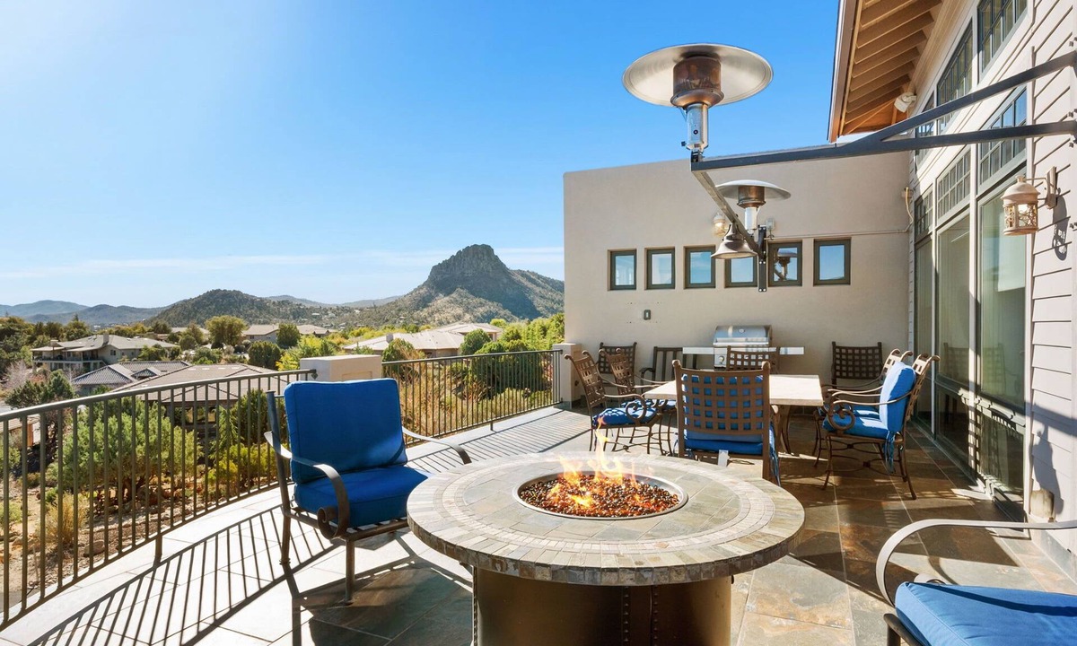 Forest Trails House | Luxury Mountain View Estate | Fire Pit Outdoor