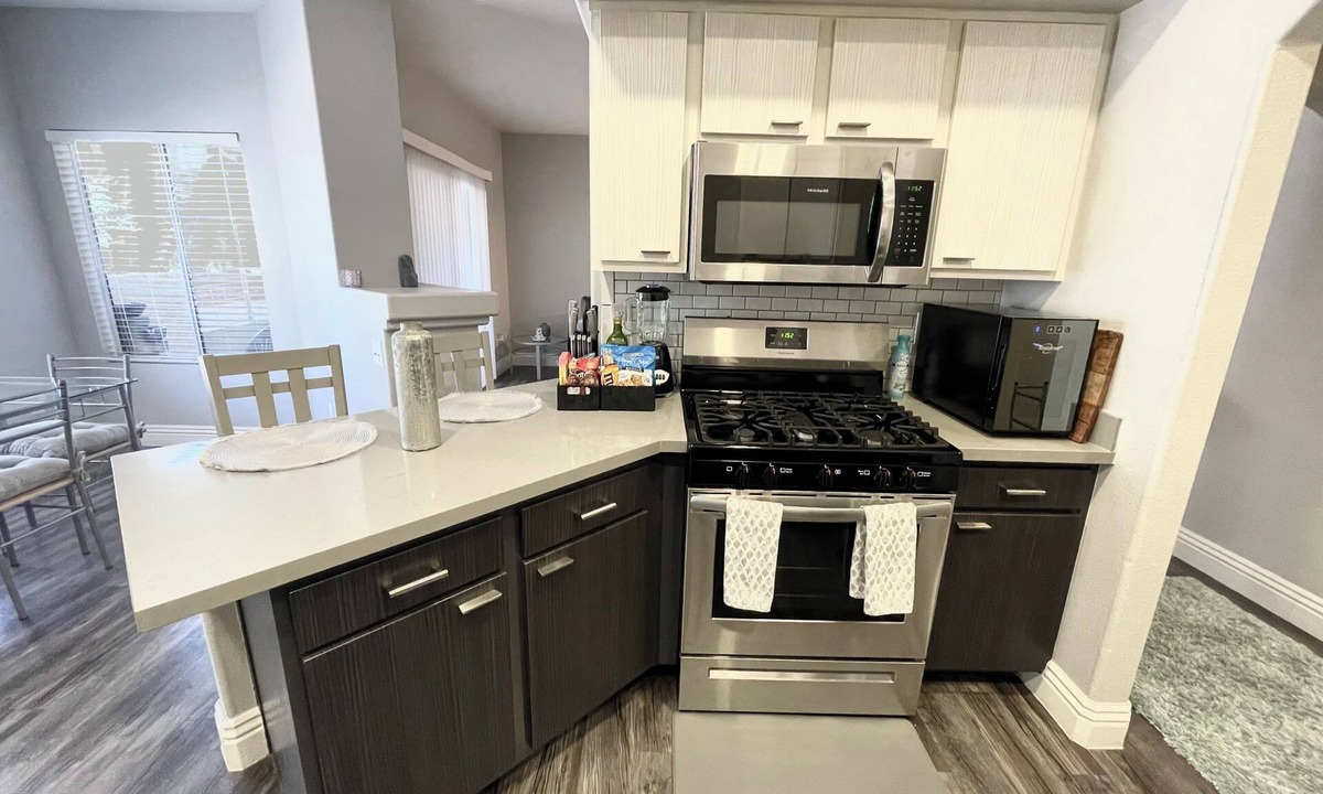 Paradise Valley Apartment | Luxury Plus: Fifty Shades of Vegas. Cozy, Clean, and Stylish. 1bed,1bath.