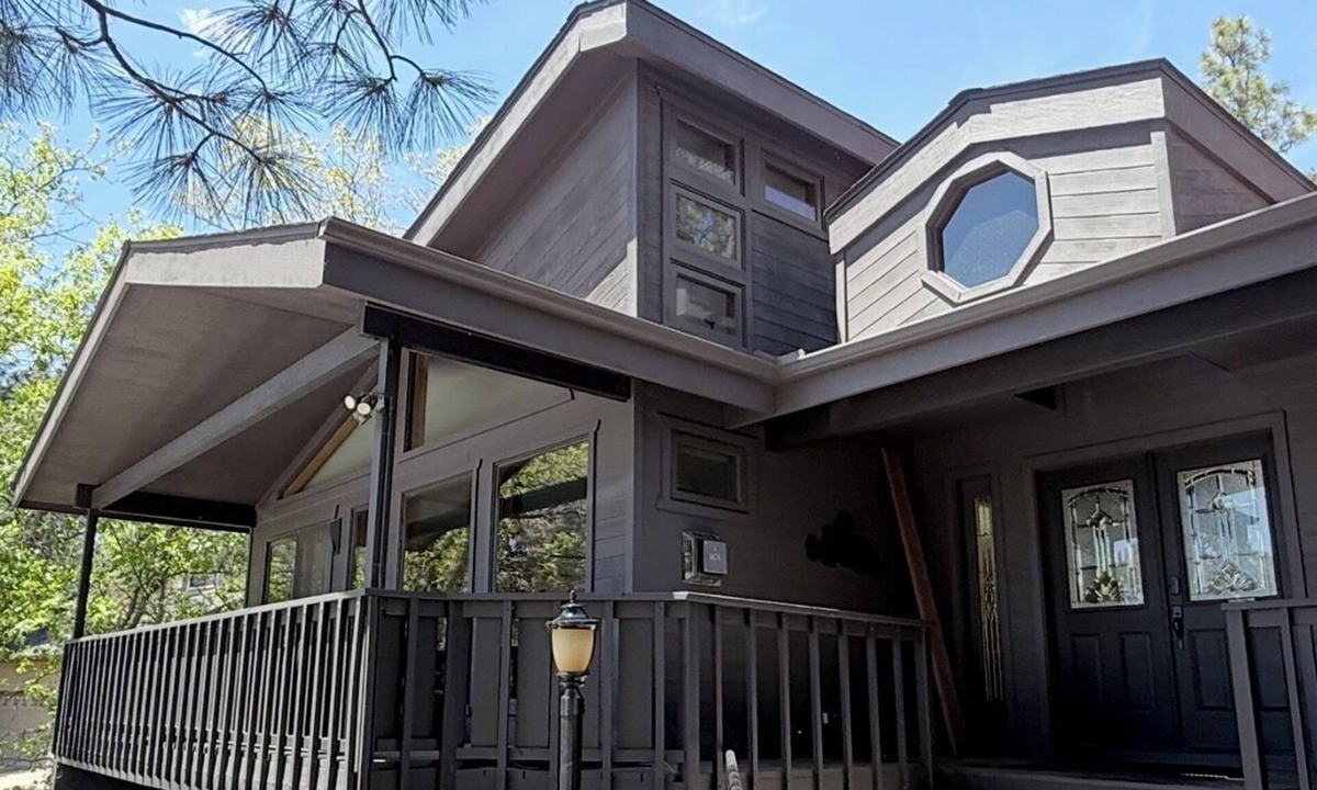 Swiss Manor House | Luxury Swiss Manor on Mount Elden -2250sq ft, 3 Bed, 2 Bath, Direct Trail Access